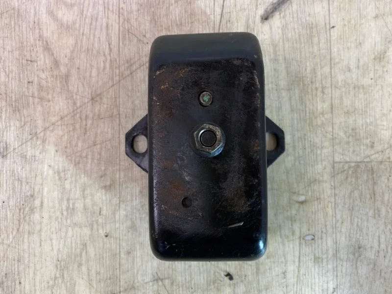 Подушка двигателя MITSUBISHI L200 2005- 2005 2006 2007 2008 2009 2010 2011 2012 2013 2014 2015 MR992670 KB4T 4D56U