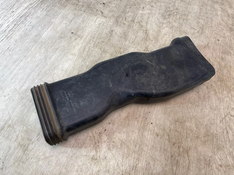 ВОЗДУХОЗАБОРНИК ВОЗДУШНОГО ФИЛЬТРА HYUNDAI SOLARIS 1 2010 2011 2012 2013 2014 2015 2016 282101R100 SB G4FA