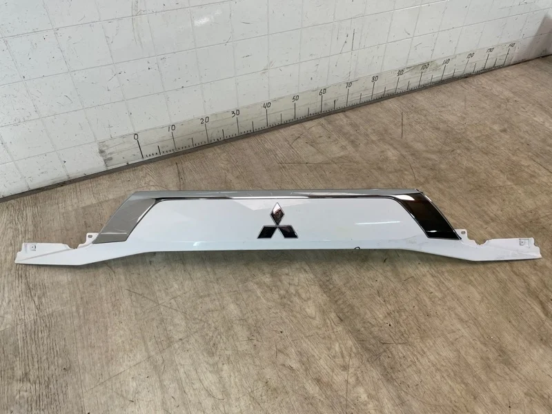 НАКЛАДКА КРЫШКИ БАГАЖНИКА MITSUBISHI OUTLANDER 3 2015 2016 2017 2018 2019 2020 2021 5817A265WC GF2W 4B11, задняя