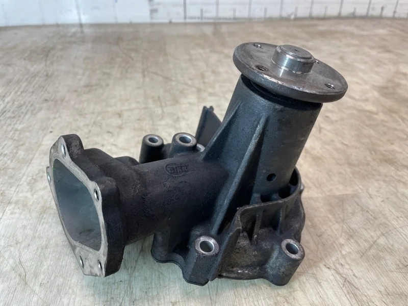 Помпа Mitsubishi L200 2005- 2005 2006 2007 2008 2009 2010 2011 2012 2013 2014 2015 1300A045 KB KH 4D56U