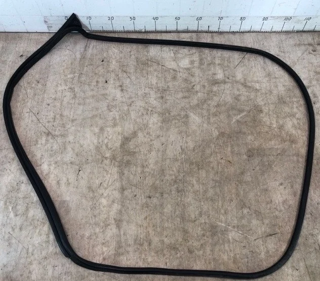 Уплотнительная резинка MITSUBISHI OUTLANDER XL 2006 2007 2008 2009 2010 2011 2012 5725A030 CW1W 4B11, передняя правая
