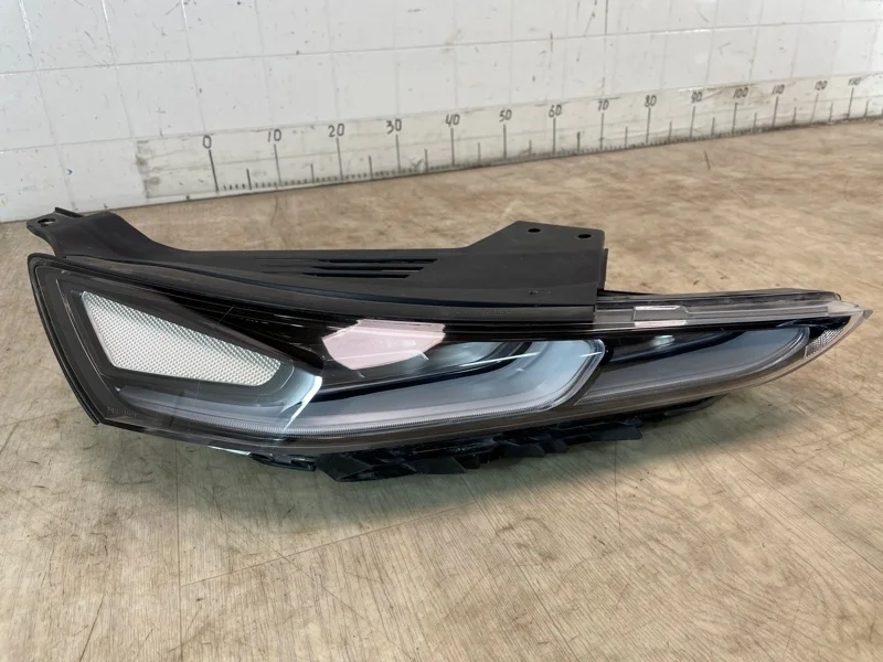 ФАРА Hyundai Santa Fe 4 2018 2019 2020 2021 92208S1000 TM, передняя правая