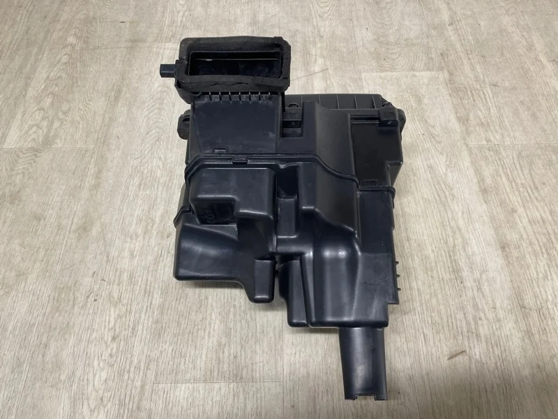 Корпус воздушного фильтра PEUGEOT 2016 2017 2018 2019 2020 9676423480