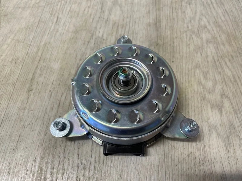 Вентилятор радиатора MITSUBISHI OUTLANDER 3 2012- 1355A298 GF2W 4B10 4B11 4B12 6B31, левый