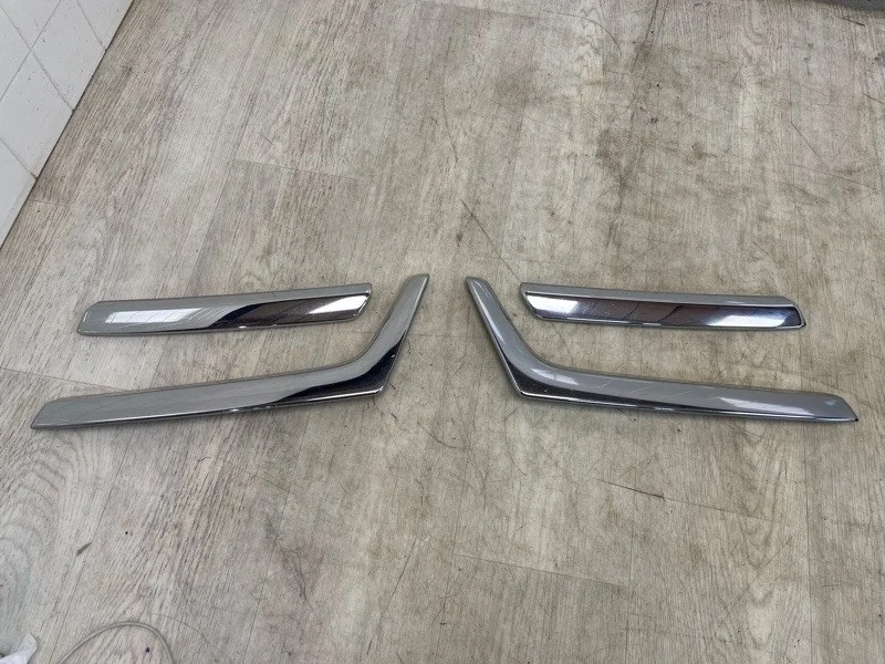 Решетка радиатора MITSUBISHI PAJERO SPORT 2 2013 2014 2015 7450A868 KH4W 4D56