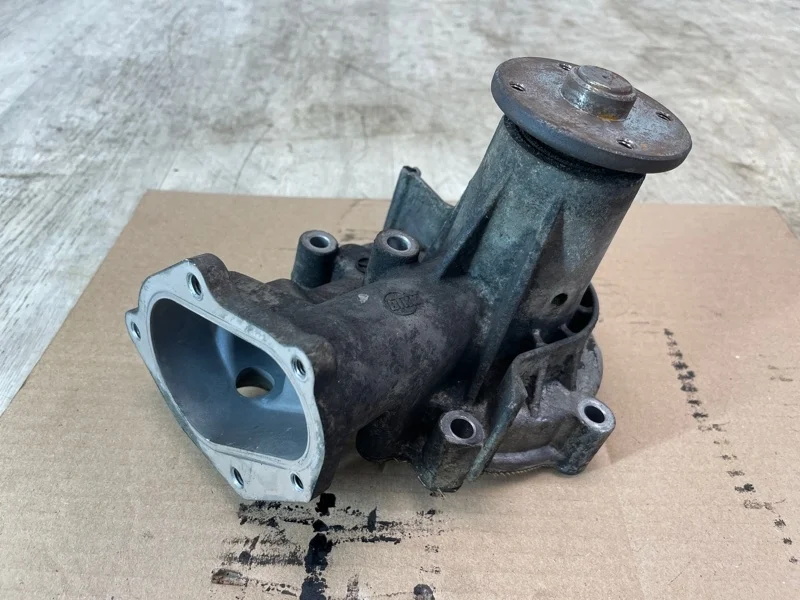 Помпа Mitsubishi L200 2005- 2005 2006 2007 2008 2009 2010 2011 2012 2013 2014 2015 1300A045 KB KH 4D56U