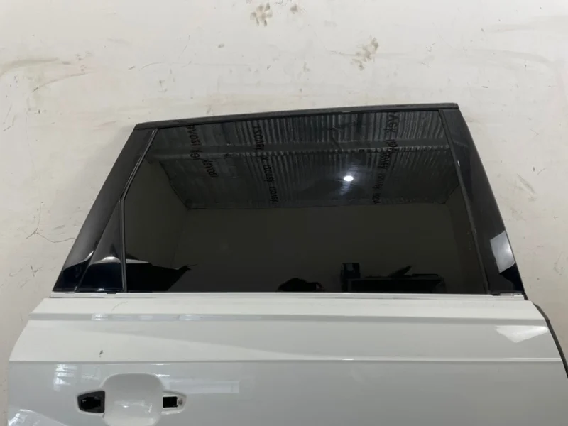 Стекло двери Audi Q7 2015- 4M