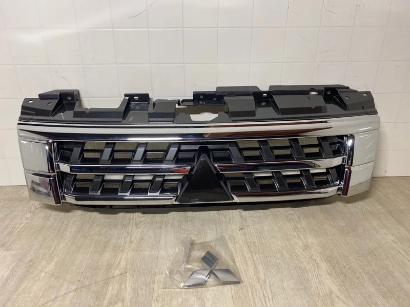 Решетка радиатора Mitsubishi Pajero 4 2014 2015 2016 2017 2018 MBL43A00202 V87W 4M41