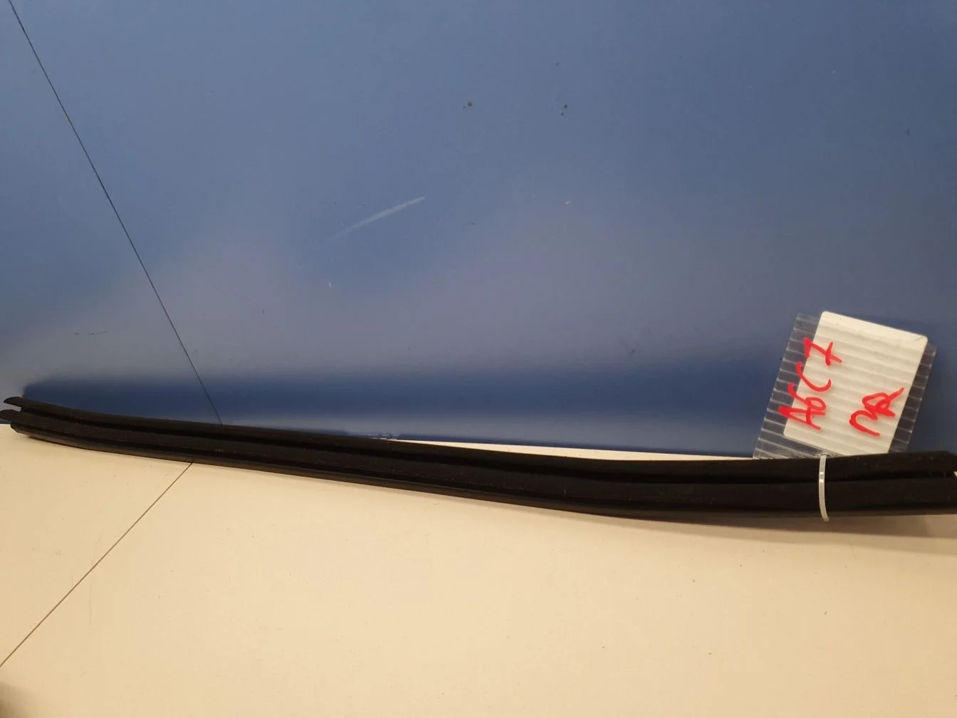 Уплотнитель стекла двери передний правый для Audi A6 S6 C7 2011-2018