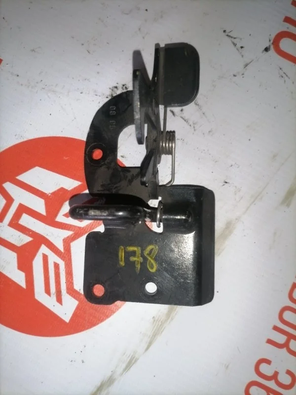 Крюк капота Audi TT 2002 8N3