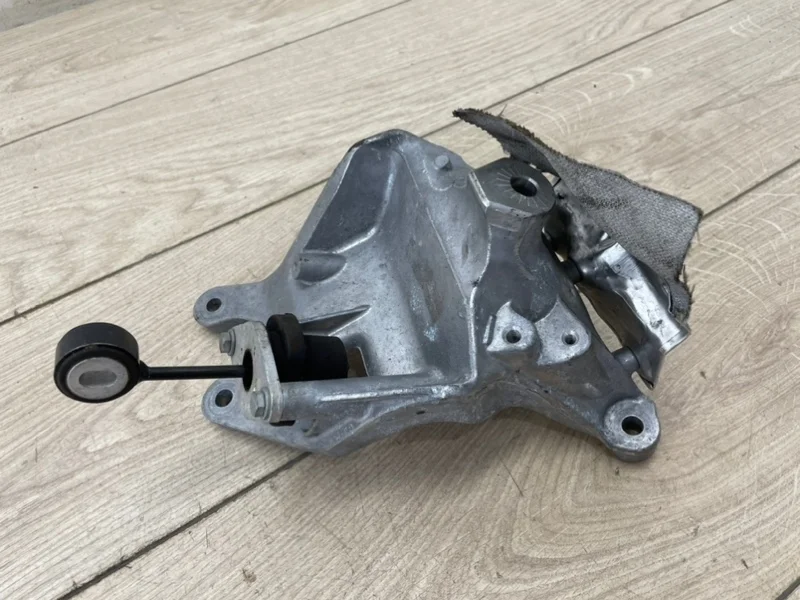 Опора двигателя Audi Q7 2015- 4M