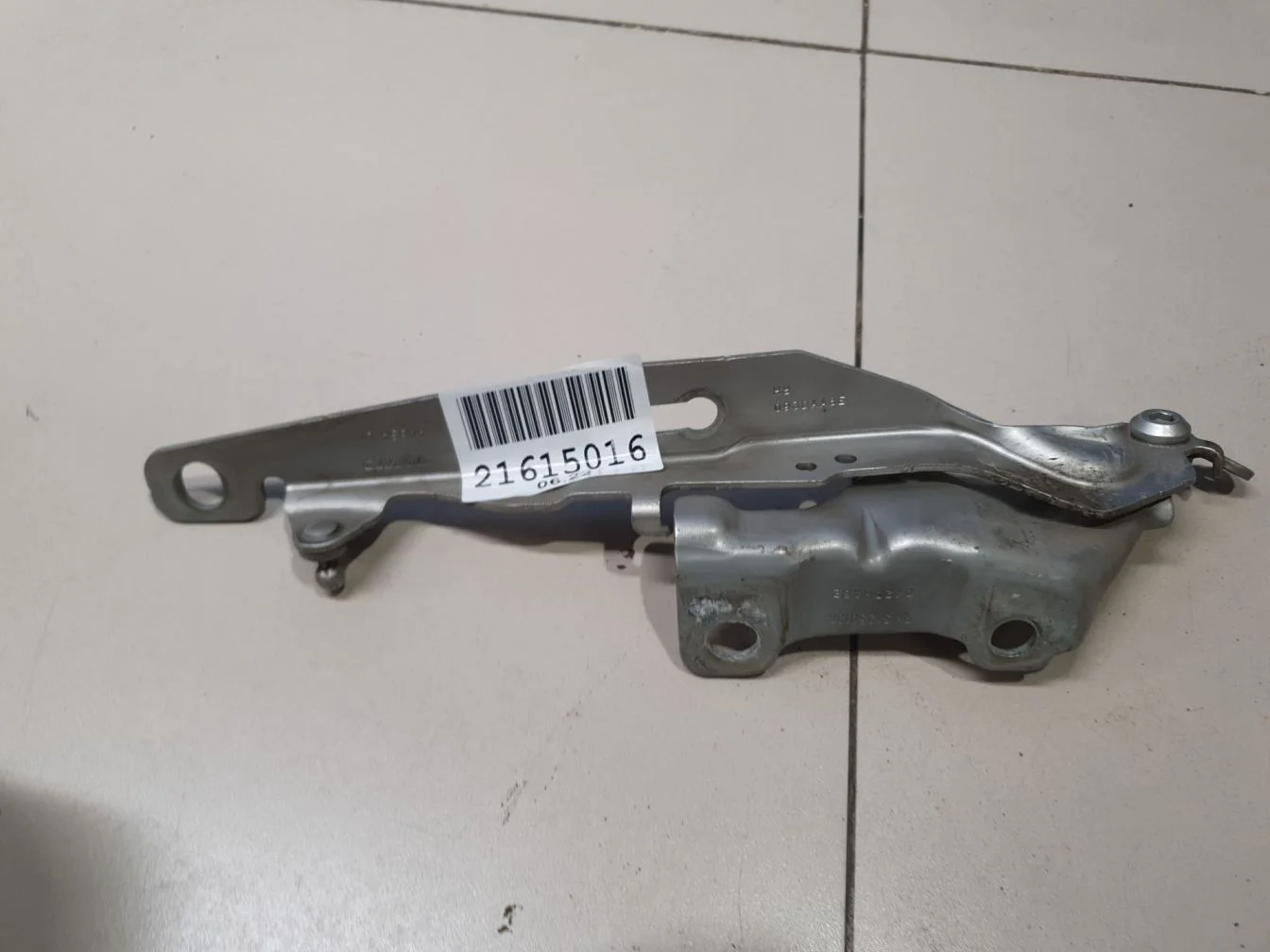 Петля капота правая для Volvo XC70 Cross Country 2007-2016