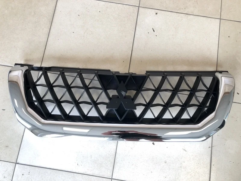 Решетка радиатора MITSUBISHI PAJERO SPORT 1 1998 1999 2000 2001 2002 2003 2004 2005 2006 2007 2008 2009 MB21006 K97W 4D56