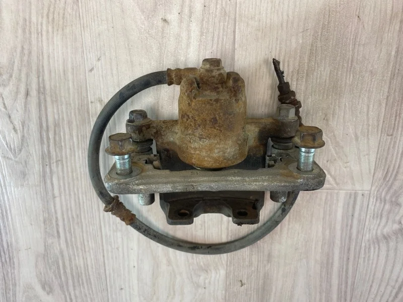 СУППОРТ ТОРМОЗНОЙ Mitsubishi Pajero 3 2000 2001 2002 2003 2004 2005 2006 2007 2008 2009 2010 2011 2012 2013 2014 2015 2016 2017 2018 2019 2020 MR510542 V64W 4D56, задний правый