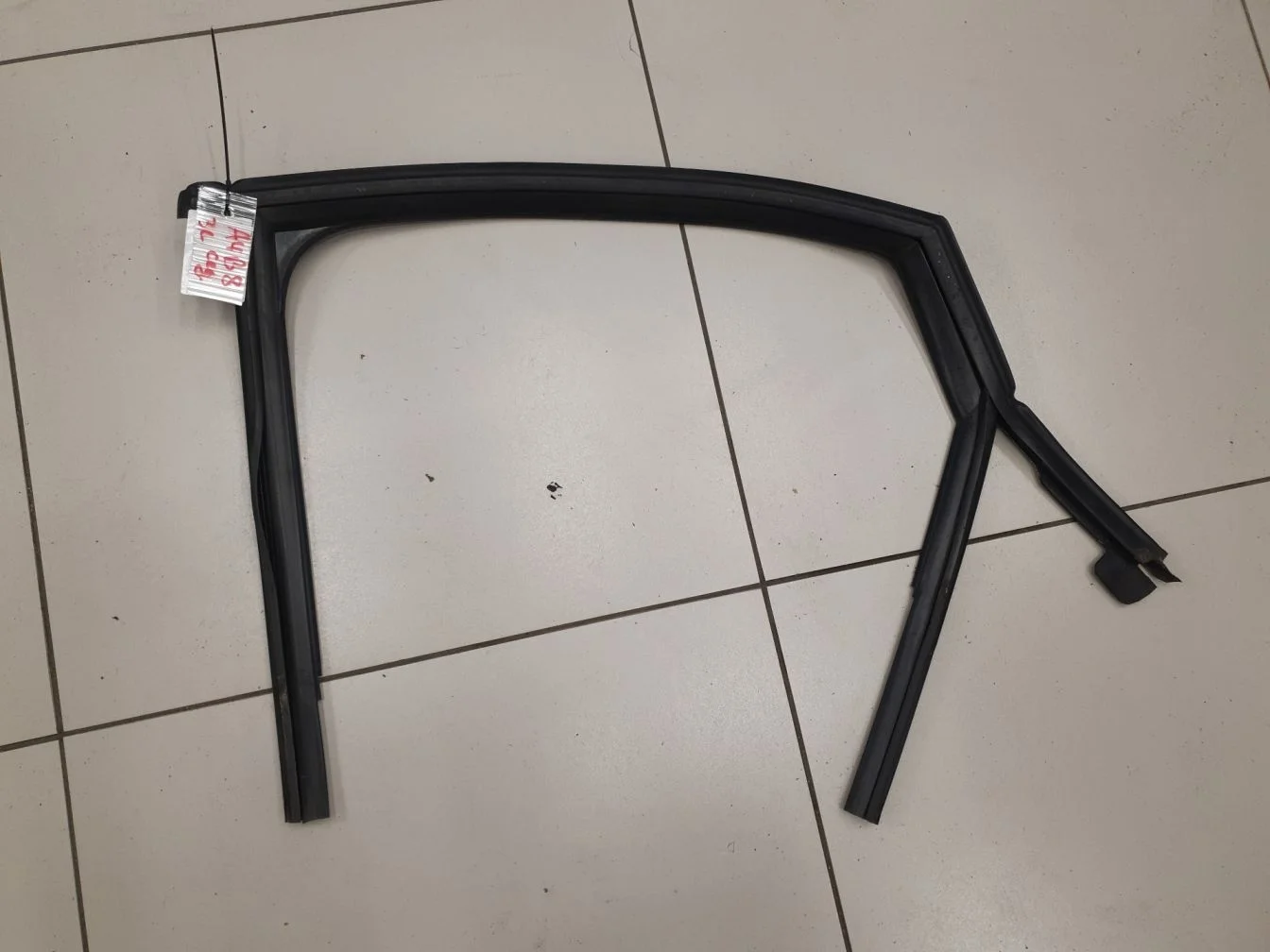 Направляющая стекла задней левой двери для Audi A4 B8 2007-2015