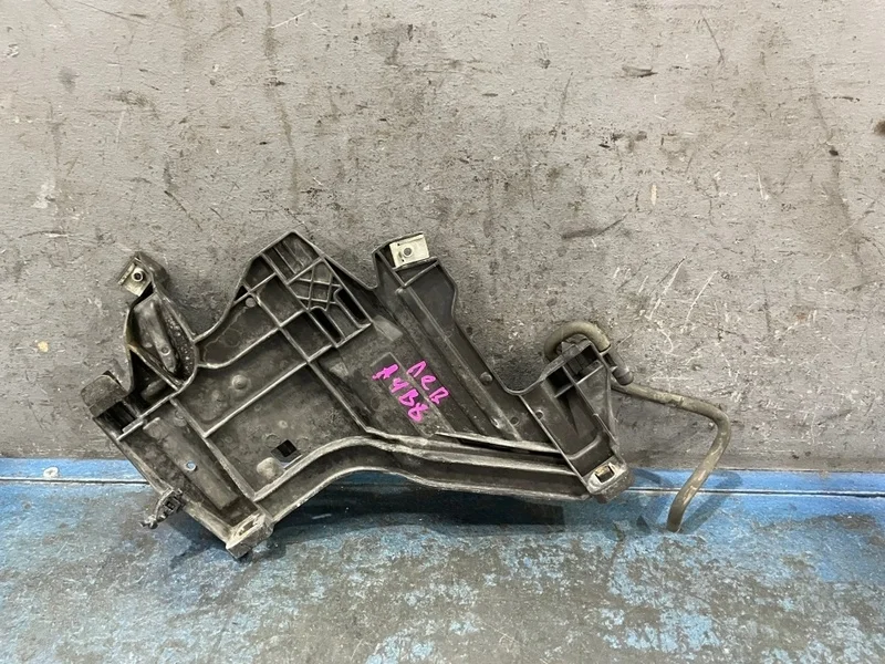 Крепление фары Audi A4 Дорест B8