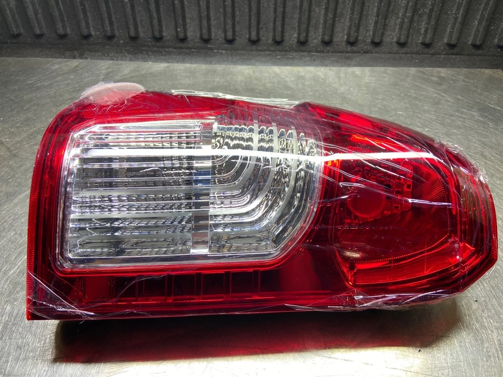 Фонарь SsangYong Actyon Sports 2012> Q150