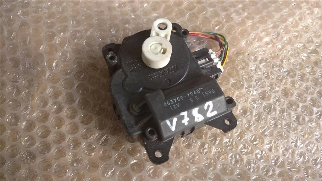 Б.у. сервопривод заслонки печки MITSUBISHI PAJERO V78W MITSUBISHI PAJERO V78W