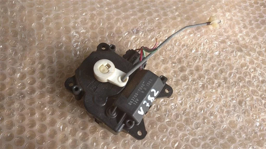 Б.у. сервопривод заслонки печки MITSUBISHI PAJERO V78W MITSUBISHI PAJERO V78W