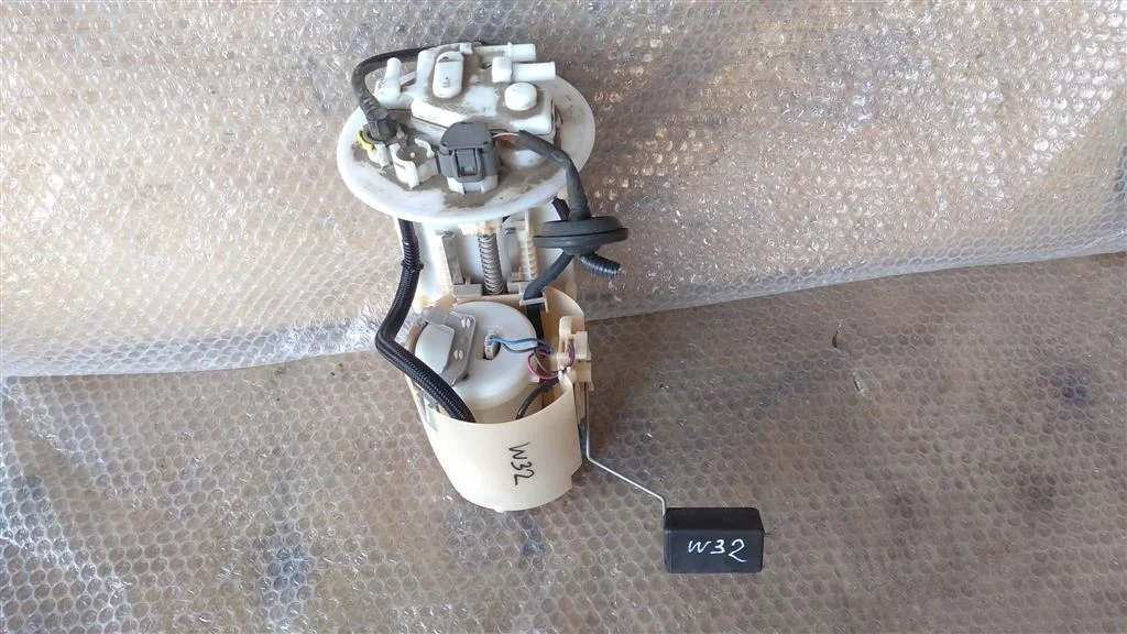 Б.у. насос топливный TOYOTA PRIUS ZVW30 TOYOTA PRIUS ZVW30