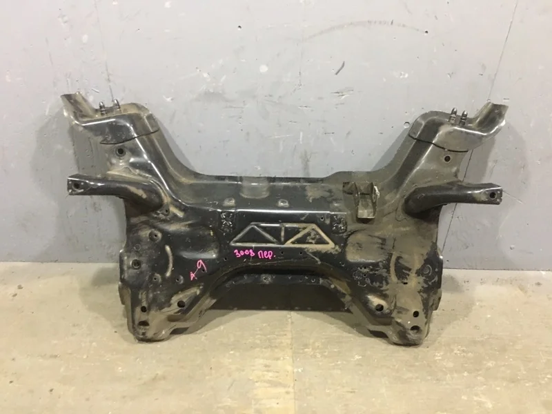 Подрамник Peugeot 3008 1