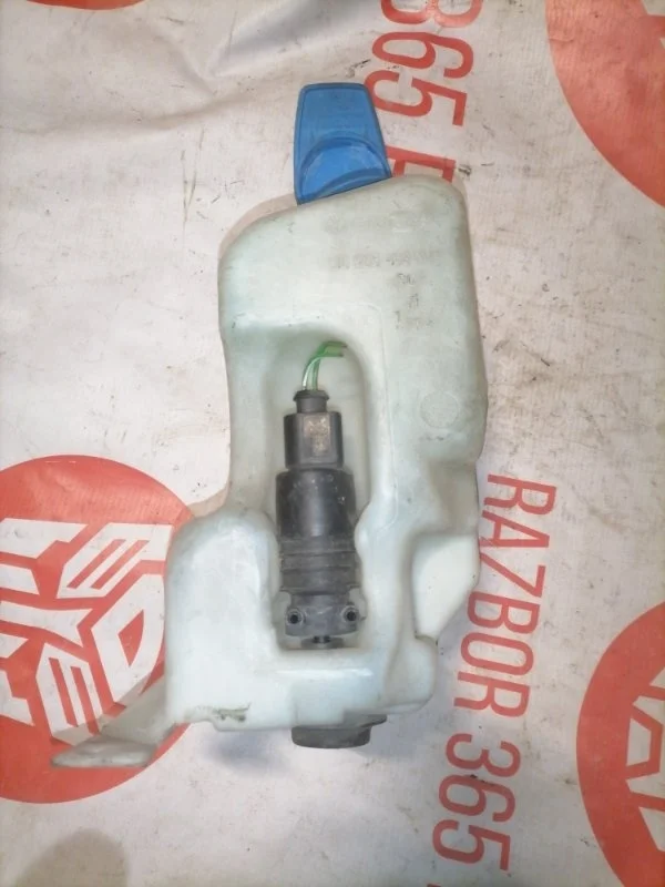 Бачок омывателя Volkswagen Golf 2000 1J2