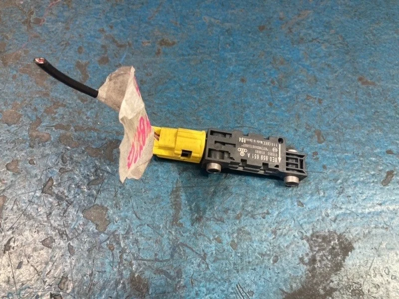 Датчик удара Audi A4 B7