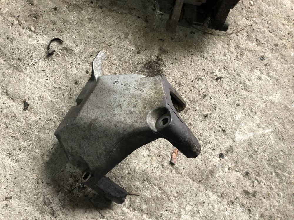 кронштейн двигателя правый opel astra J A14XER