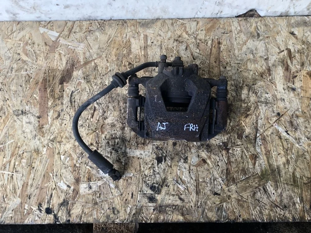 суппорт передний правый opel astra J cruze