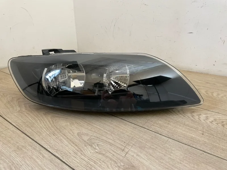 Фара Audi Q7 2010-2015 4L