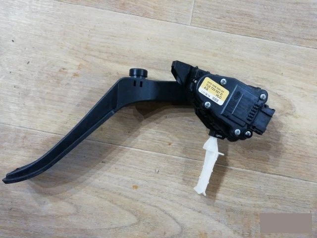 Электронная педаль газа VW Touareg 2 2003-2018 7L, 7P