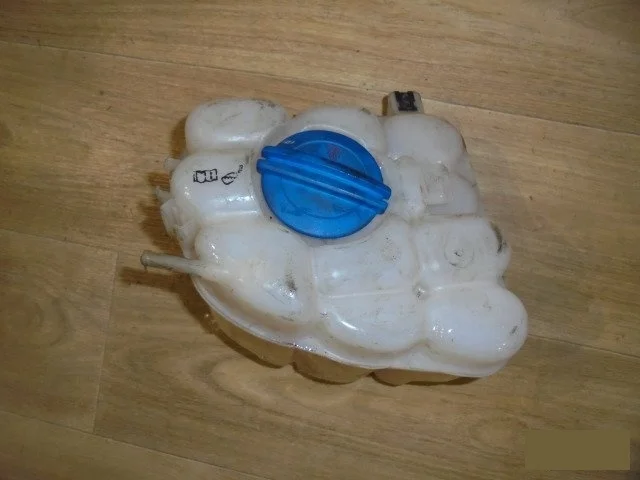 Бачок расширительный VW Touareg 2 2010-2018 7P