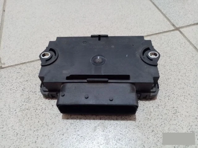 Блок управления стояночным тормозом VW Touareg 2 2010-2018 7P