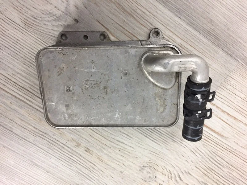 Радиатор масляный Audi Q7 2010-2015 4L