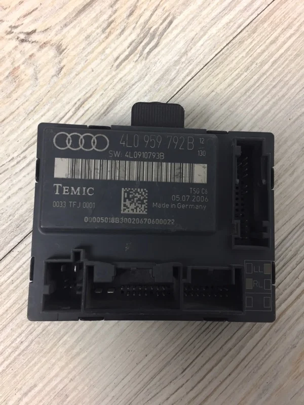 Блок управления двери Audi Q7 2006-2015 4L