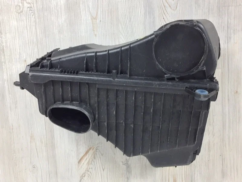 Корпус воздушного фильтра VW Touareg 2003-2010 7L
