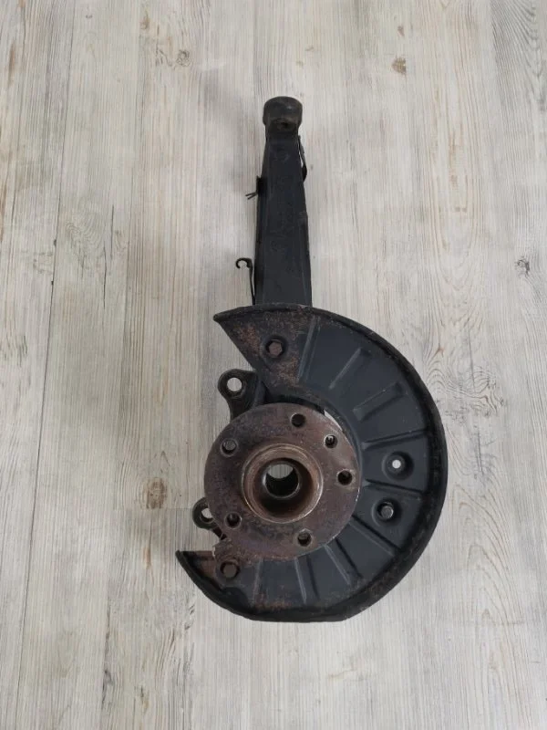 Кулак поворотный со ступицей VW Touareg 2003-2010 7L
