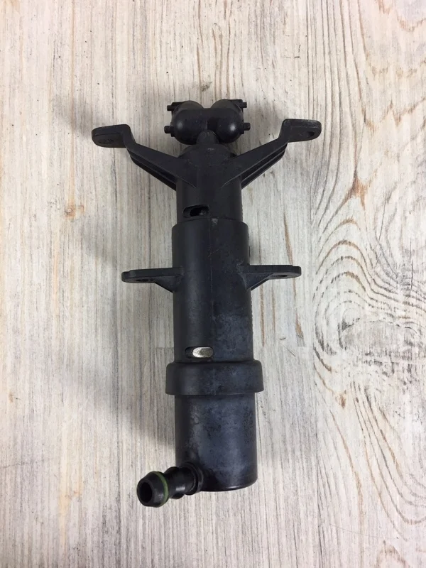 Форсунка омывателя фары VW Touareg 2003-2007 7L