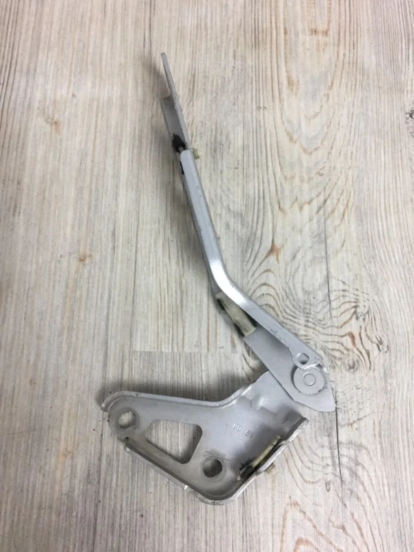 Петля капота Audi Q7 2006-2015 4L