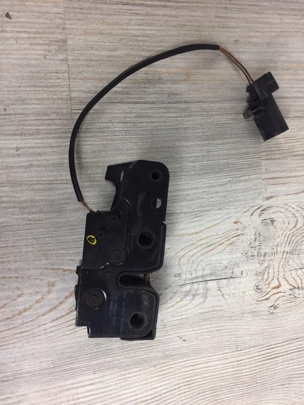 Замок капота Audi Q7 2006-2015 4L