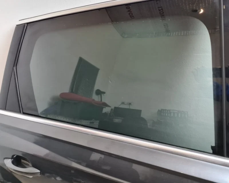 Стекло двери Audi Q7 2016 4M