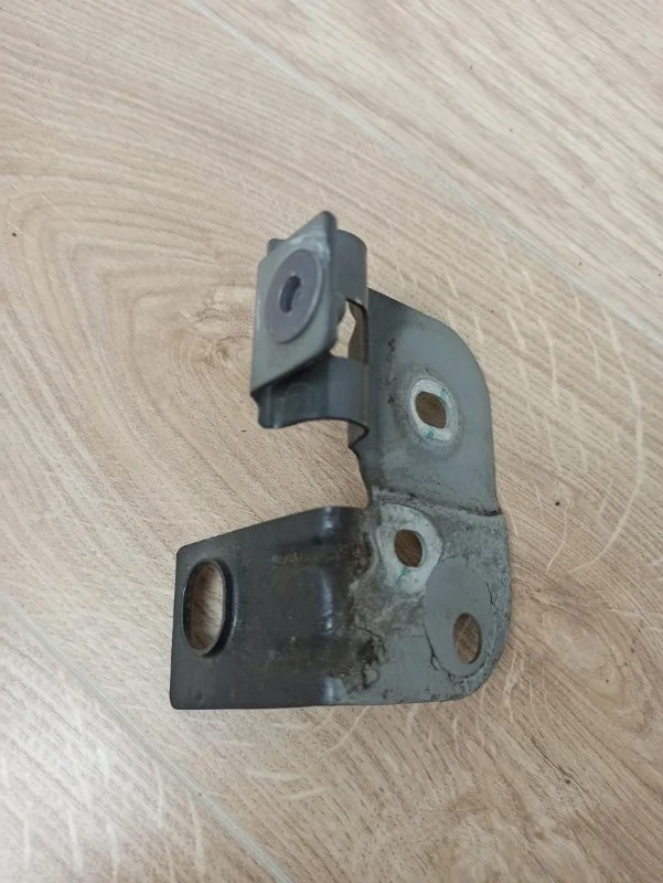 Крепление крыла Audi Q7 2016 4M