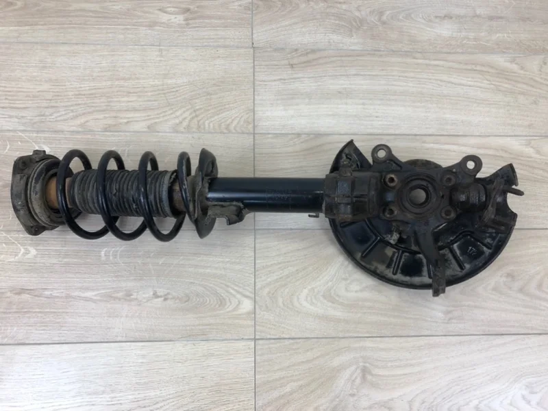 Кулак поворотный со ступицей VW Tiguan 2006-2017 5N