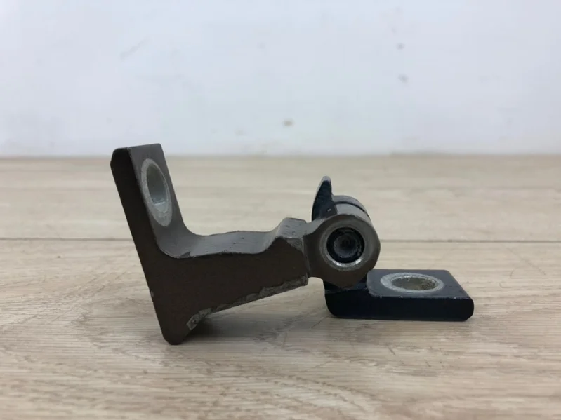 Петля двери VW Touareg 2 2010-2018 7P