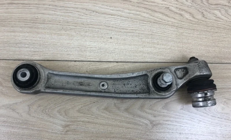 Рычаг подвески опорный Audi Q7 2015- 4M