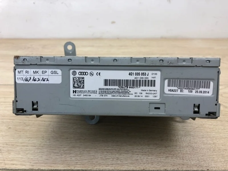 Магнитола VW Touareg 2 2010- 7P