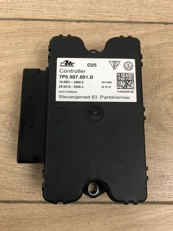 Блок управления парковочным тормозом VW Touareg 2 2010-2018 7P