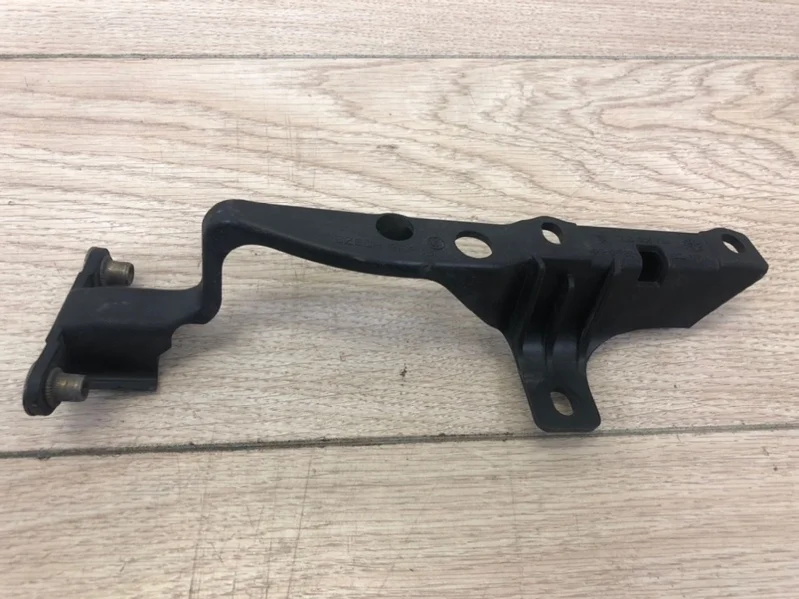 Кронштейн крепления фары VW Touareg 2002-2010 7L