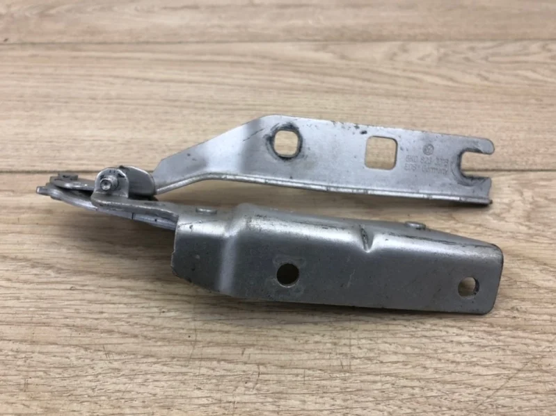 Петля капота VW Golf 6 2006-2014 5K