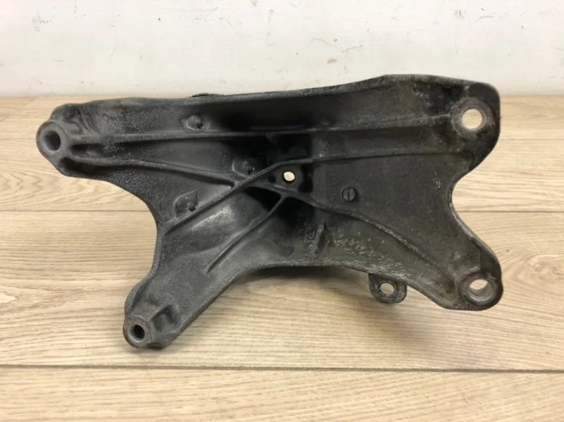 Кронштейн двигателя Audi Q5 2008-2017 8R